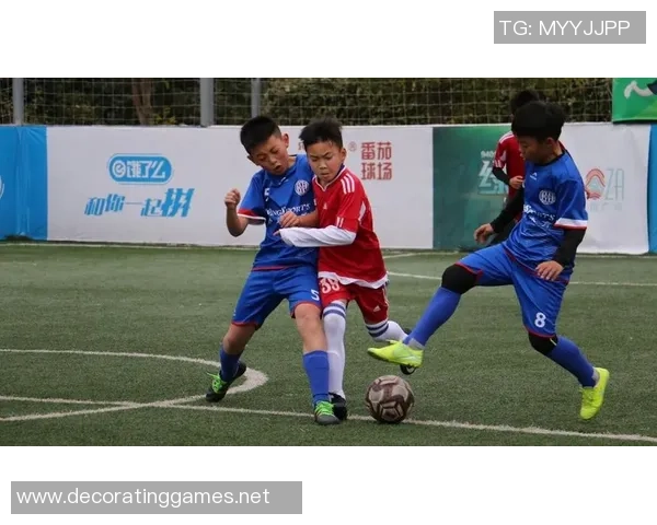 足球明星跨界挑战精彩瞬间踢球与上篮完美结合的视觉盛宴 足球明星跨界挑战精彩瞬间踢球与上篮完美结合的视觉盛宴